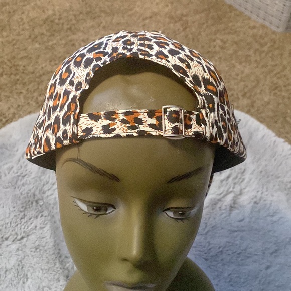 Leaopard Print Hat - Picture 3 of 5